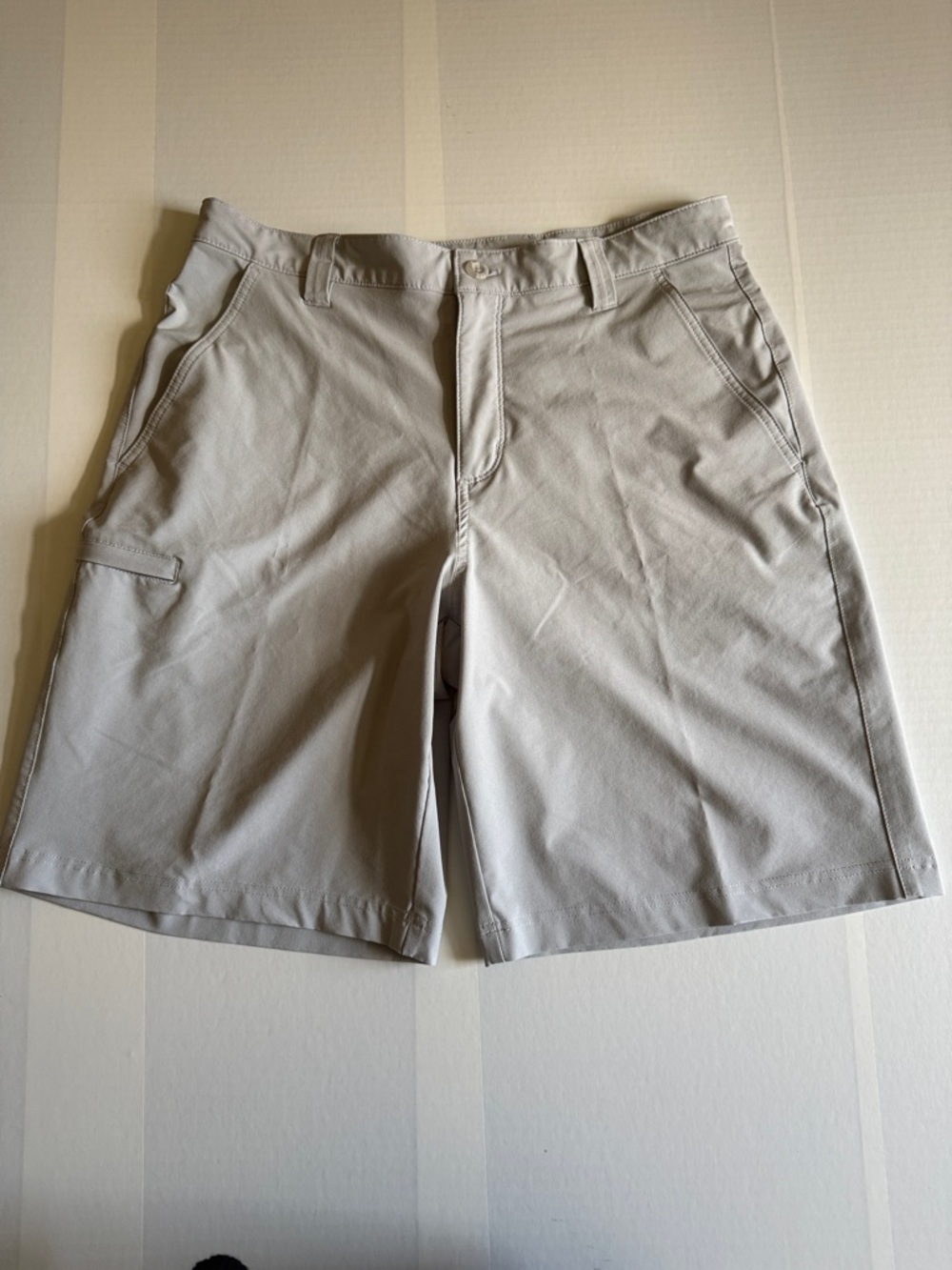 Columbia performance Fishing GearLight Gray Flat-Front Men's Shorts Size 34/10